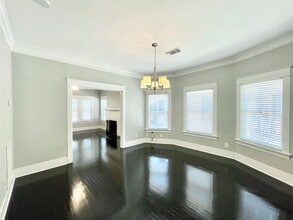 Building Photo - 831 Pizer St