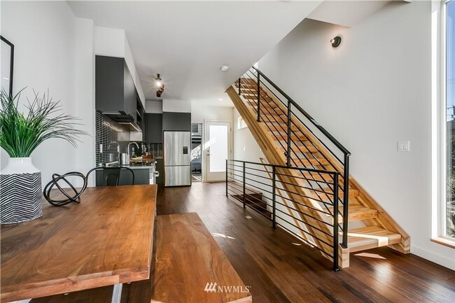 Building Photo - First Hill Modern 2-Bedroom Condo with Roo...