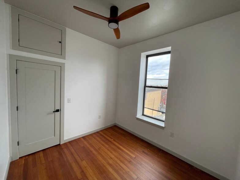 Building Photo - 711 Chew St