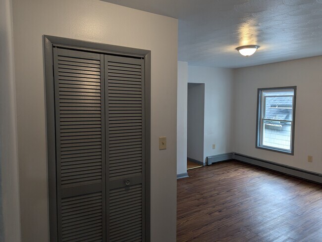 Entry - 250 Locust St