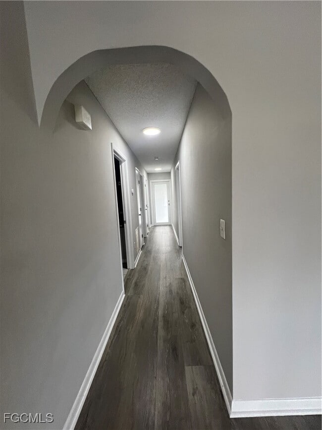 Building Photo - 639 SE 13th Ave