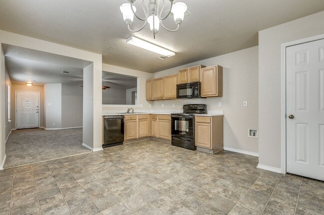 Building Photo - Charming 3/2/2 single-story home in highly desirable Westover Crossing