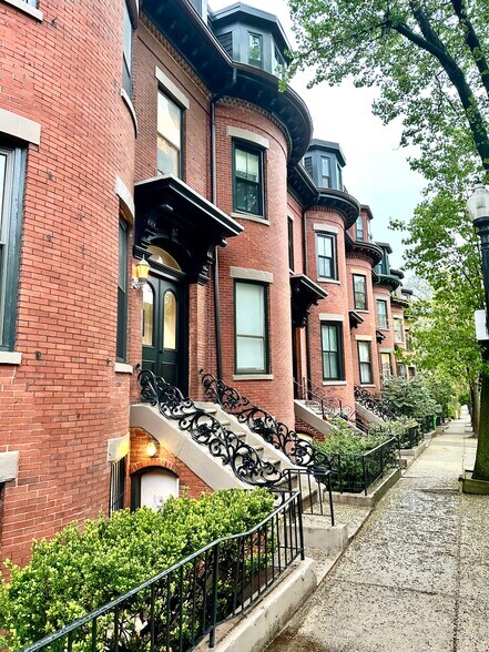 Building Photo - 93 E Brookline St