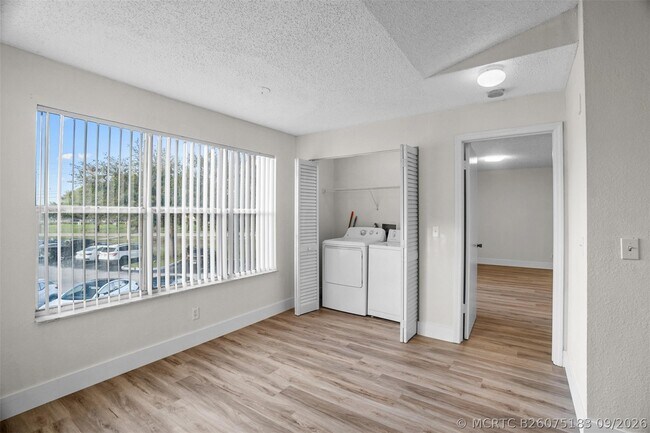 Building Photo - 12730 Vista Isles Dr