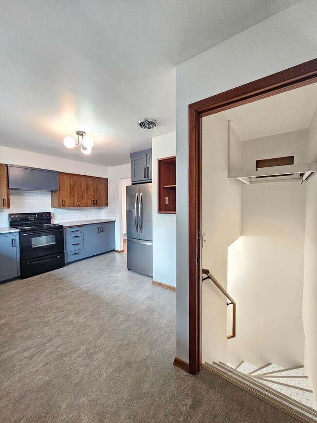 Building Photo - $2,150 - 3 Bed / 2 Bath Rancher Home in Perry District