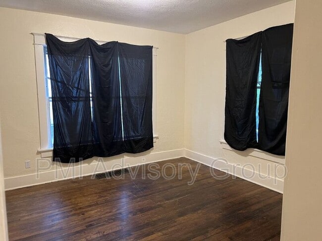 Building Photo - 1334 SW Mulvane St