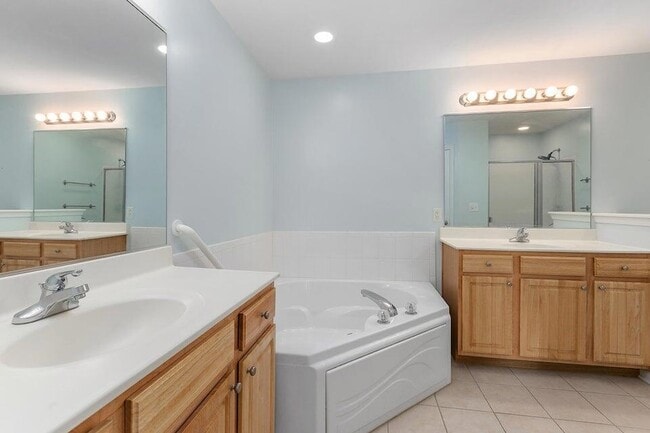 Building Photo - 10557 Maine Dr