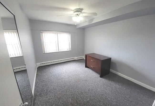 Building Photo - 4950 N Marine Dr