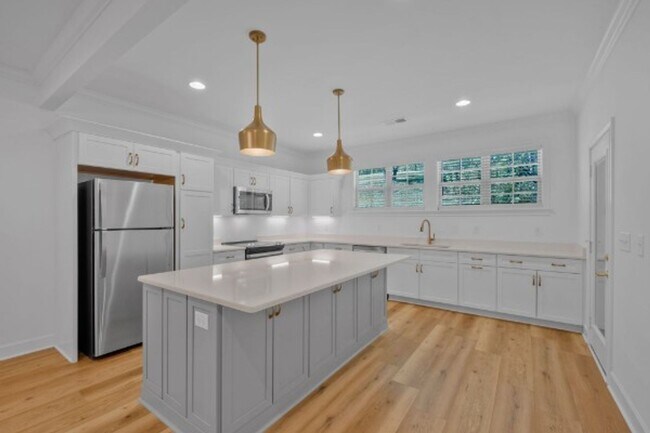 Building Photo - FOR LEASE - NEW BUILD TOWNHOME LOCATED IN ...