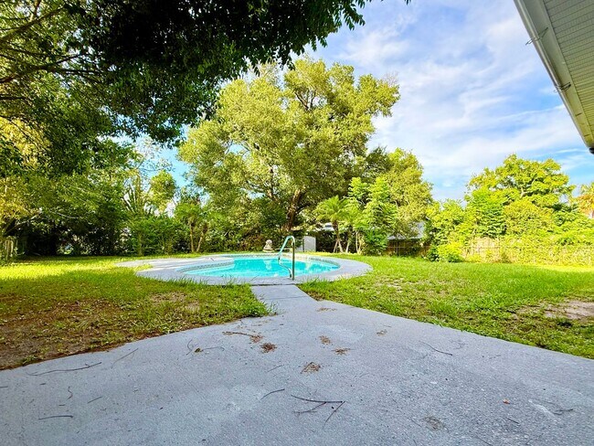Building Photo - Your DeLand Escape: 4 Bedrooms + Pool at G...