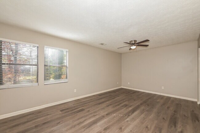 Building Photo - 4578 Old Lake Dr