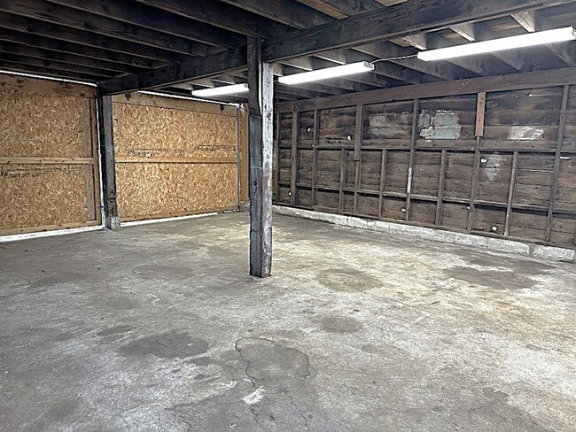 Building Photo - Cozy Meets Chic – 2BR Home with Outdoor Bliss!