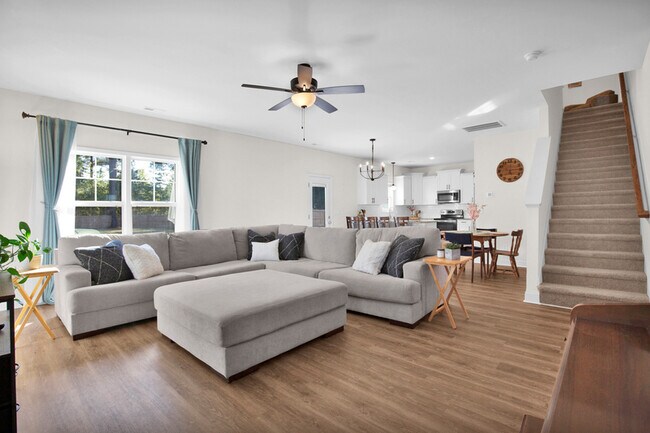 Building Photo - 245 Lonesome Glory Dr