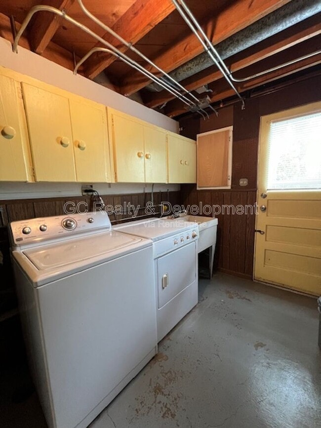 Building Photo - 1540 Edgefield Ln