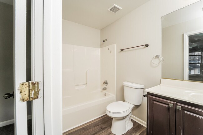 Building Photo - 7 Holly Leaf Ct