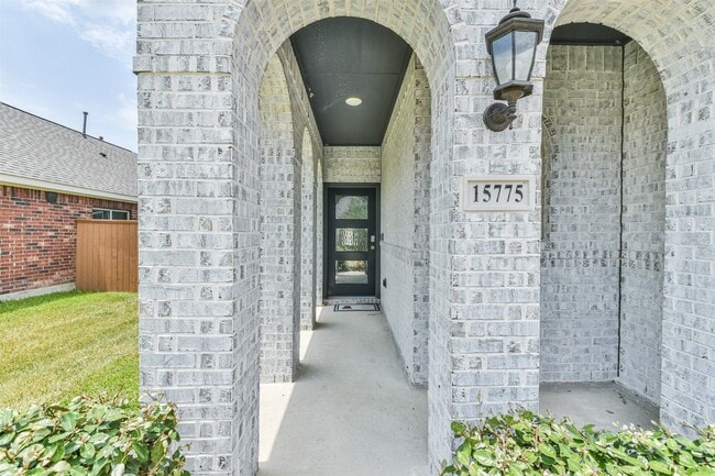 Building Photo - 15775 Cairnwell Bend Dr