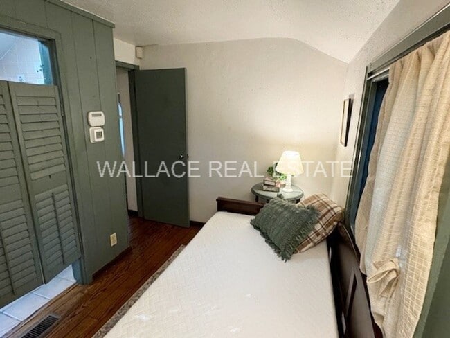 Building Photo - COZY 1 BEDROOM FULLY FURNISHED COTTAGE IN ...
