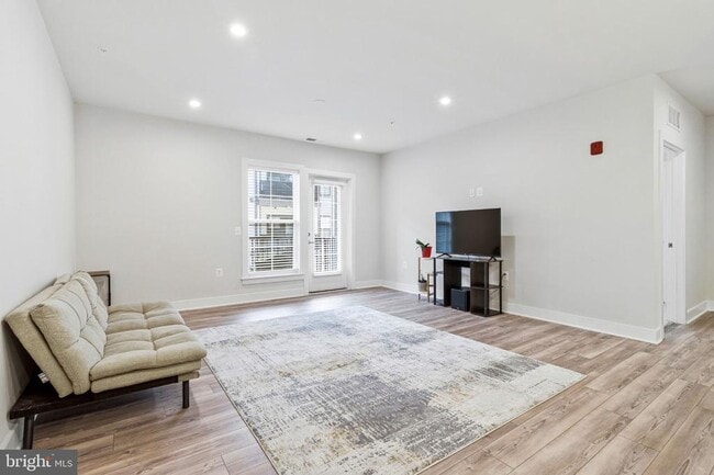 Building Photo - 102 St Ives Pl
