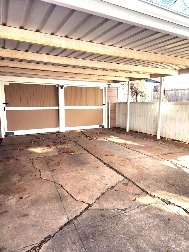 Building Photo - 3 Bed 2.5 Bath Plus ADU in Gatewood Add NW OKC