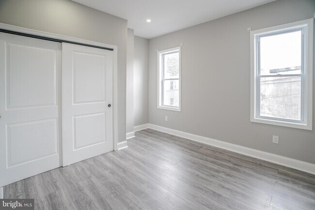 Building Photo - 1535 W Seltzer St