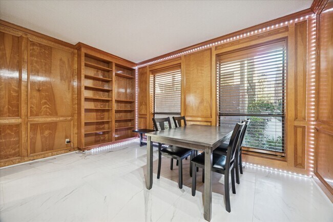 Building Photo - 1524 Nantucket Dr