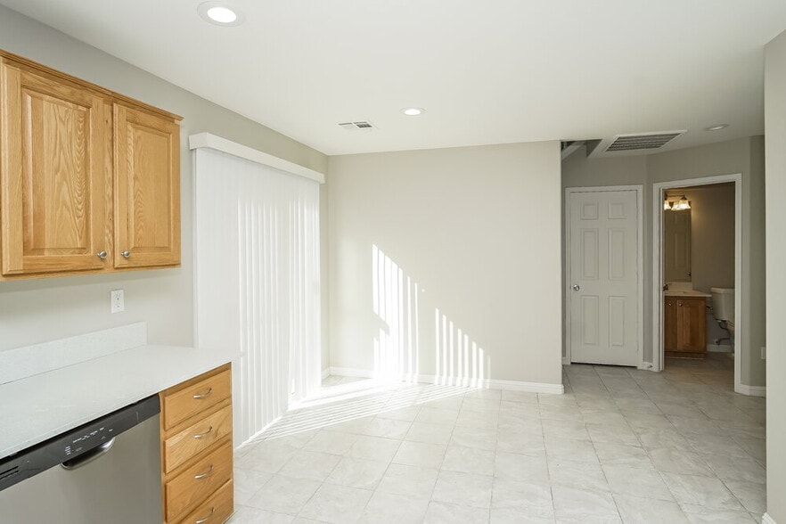 Building Photo - 9281 Hainsworth Ave