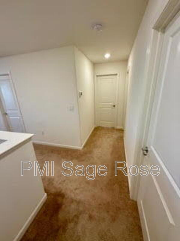 Building Photo - 8932 Coyote Blf Dr