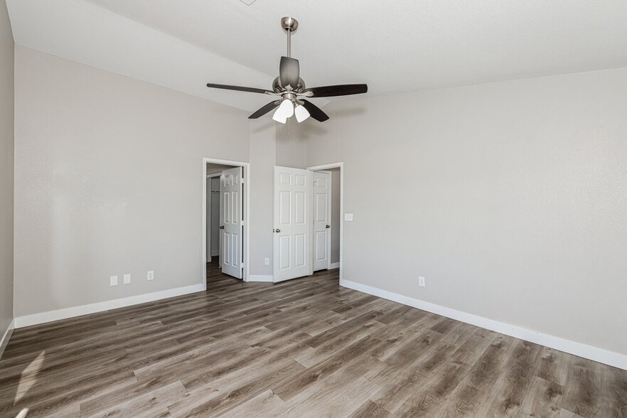Building Photo - 6471 Brook Cottage Ln