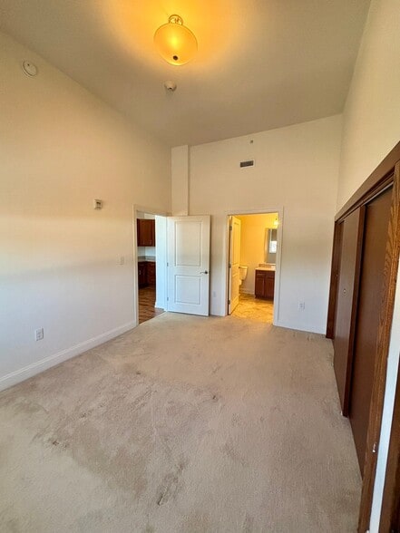 Building Photo - 591 Terrace Park