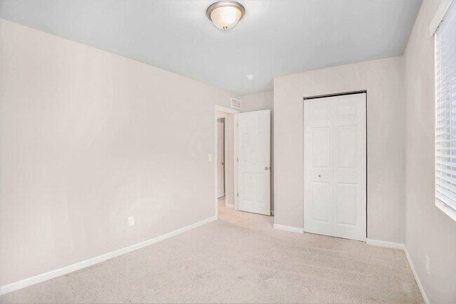 Building Photo - Immediate Occupancy Available!