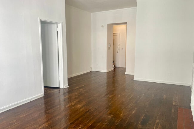 Building Photo - 41 W 71st St