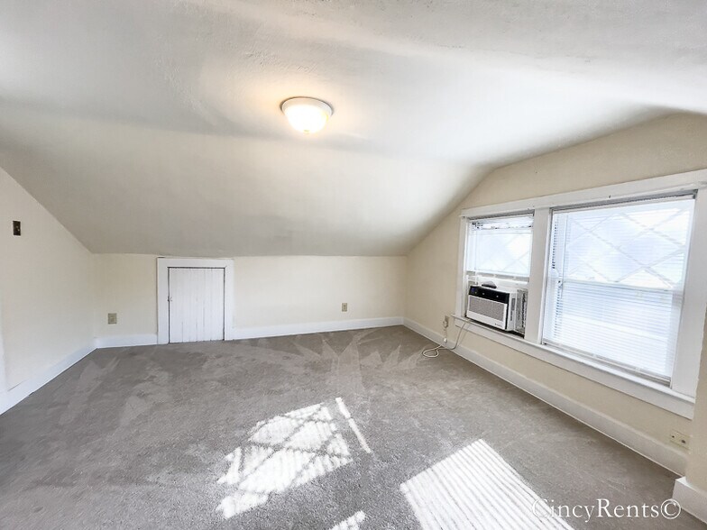 Building Photo - 3538 Burch Ave