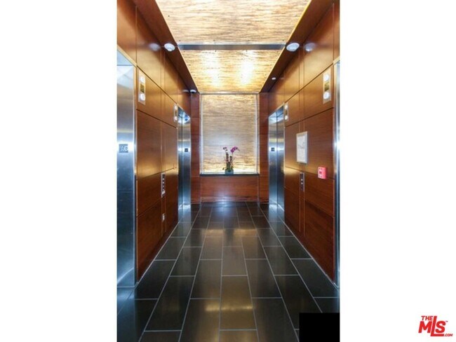 Building Photo - 1155 S Grand Ave