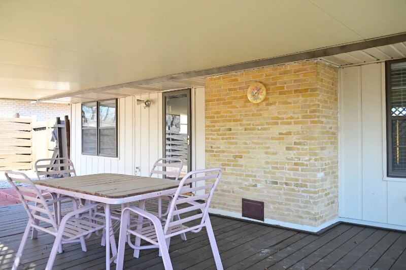Building Photo - 611 Balboa Dr