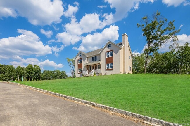 Building Photo - 2 Hallock Ct