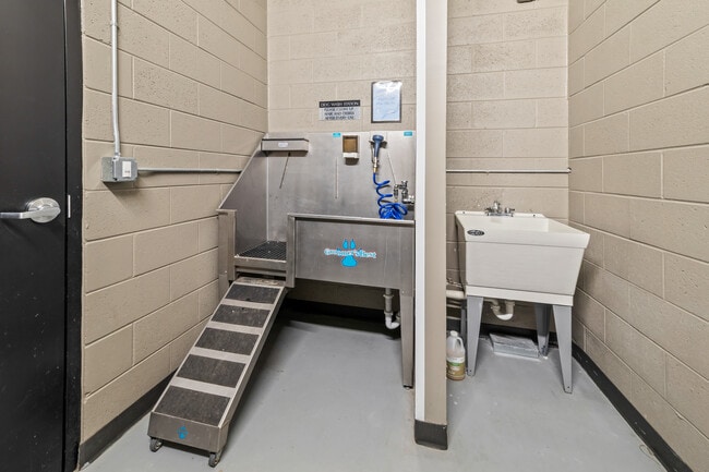 Building Photo - 8041 W Bluemound Rd