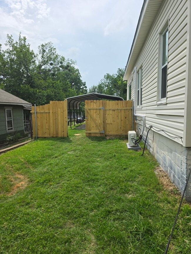 Building Photo - Be the first to lease this Bungalow Beauty!