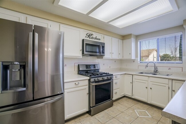 Building Photo - Home With 2 En-Suite Bedrooms in Prescott Valley