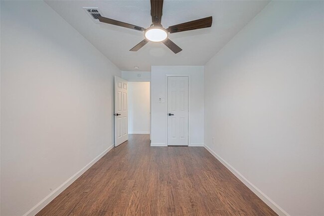 Building Photo - 2112 Walnut Ln