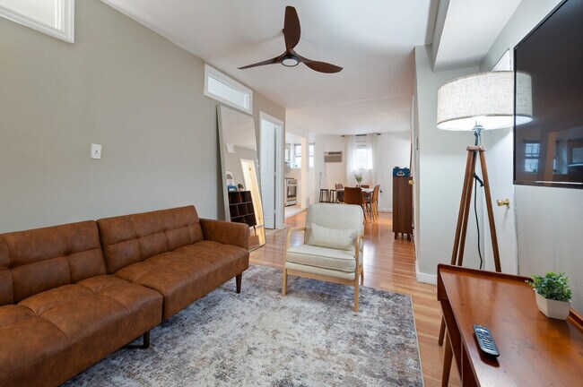 Building Photo - 309 W 28th St