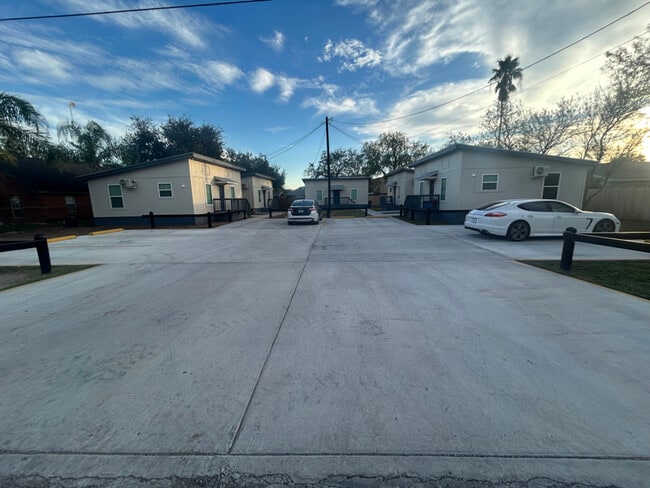 Building Photo - 8413 Jaime Cavazos St