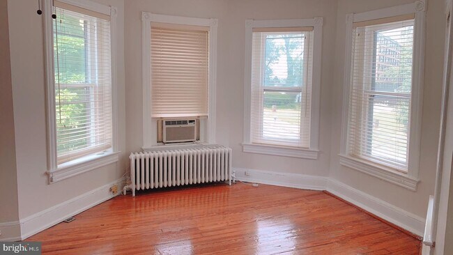 Building Photo - 3500 Whitehaven Pkwy NW