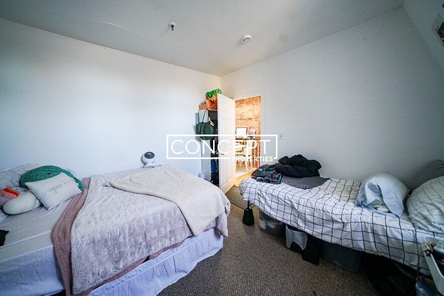 Building Photo - 168 Northampton St