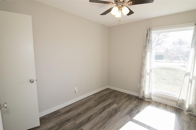 Building Photo - 1505 Quail Valley Dr