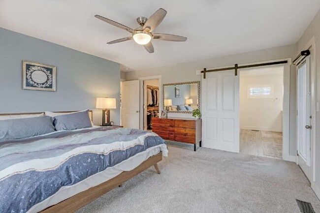 Building Photo - Beautiful mountain views from a Gold Hill Mesa corner lot with a hot tub!