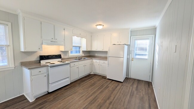 Building Photo - 904 Clearwater Dr