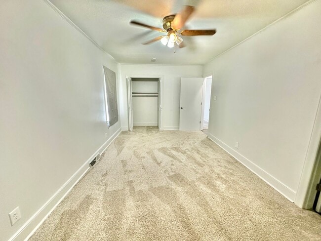 Building Photo - 4065 Pinehurst Dr