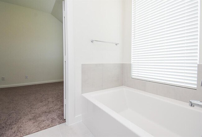 Building Photo - 5115 Murillo Dr