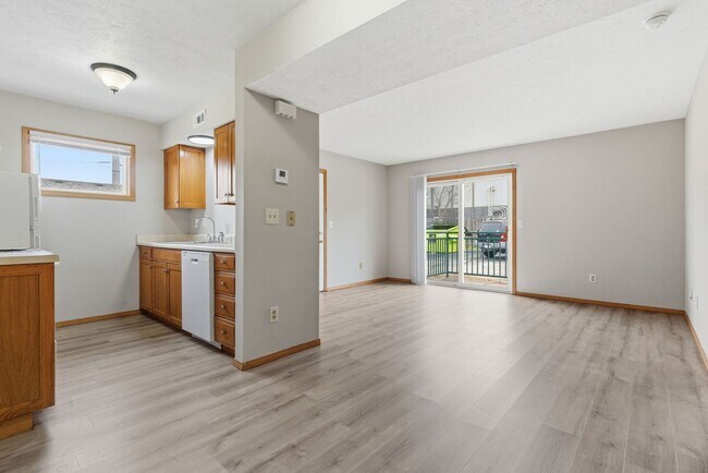 Building Photo - 3360 S Fairway Ave