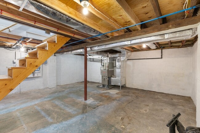 Building Photo - 588 North St